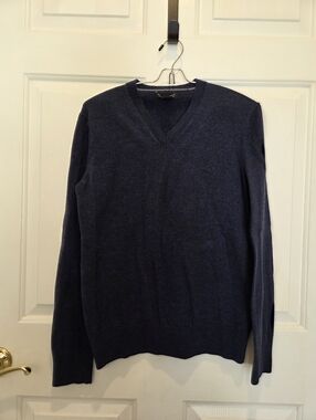 Banana Republic Navy V-Neck size L, Extra fine Merino Wool